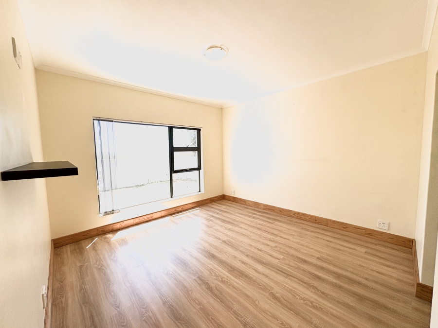 4 Bedroom Property for Sale in Pearl Bay Western Cape